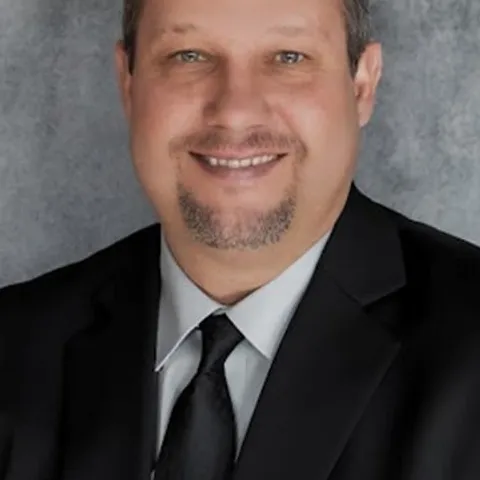 Ahren Uhlig, Agent