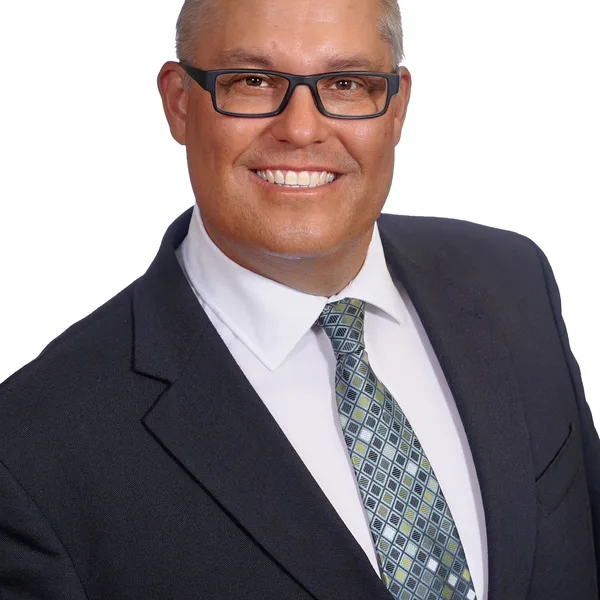 Shane Sis, Principal, Manager, Agent